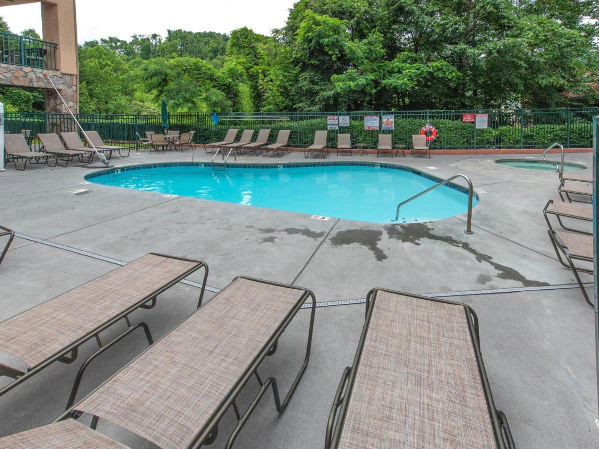 City Bear, 2Br, Pool, Spa, Downtown Gatlinburg, Sleeps 6 Apartment Bagian luar foto