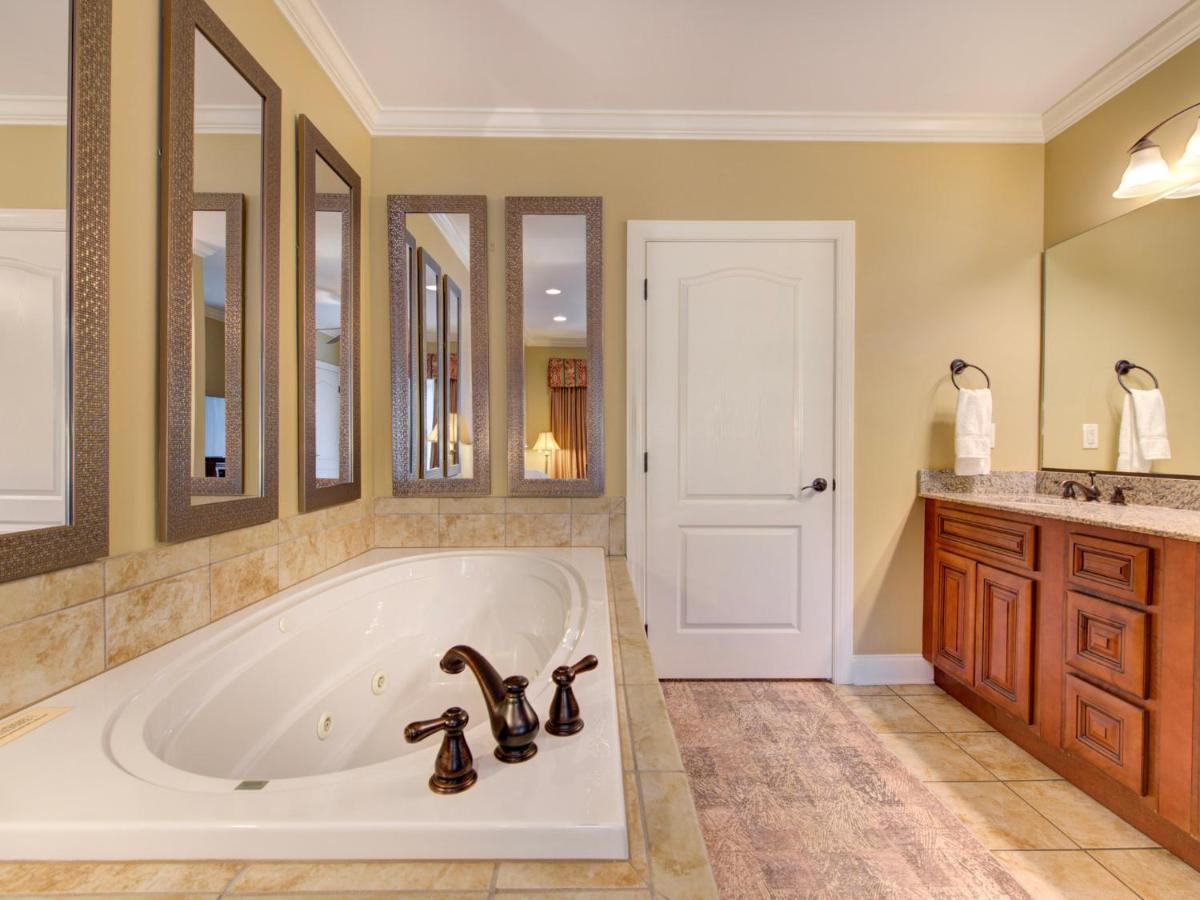City Bear, 2Br, Pool, Spa, Downtown Gatlinburg, Sleeps 6 Apartment Bagian luar foto